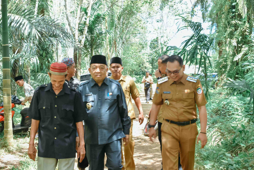 KUNJUNGAN BUPATI SELUMA Teddy Rahman, SE, MM